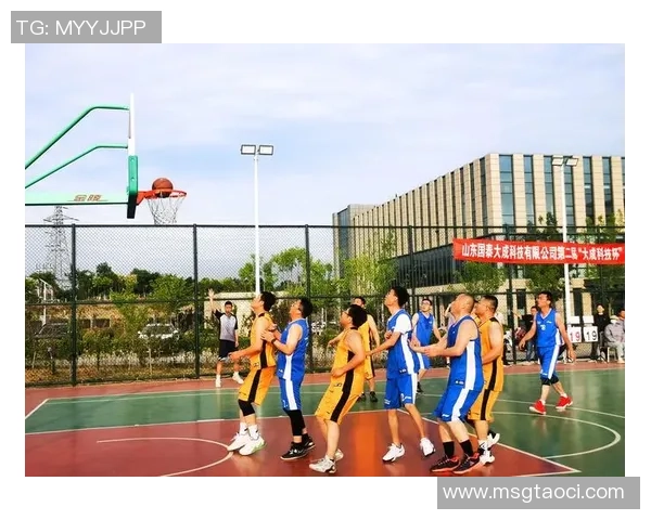 重庆篮球队的团队协作揭秘:团结拼搏成就篮球梦想 重庆篮球队的团队协作揭秘:团结拼搏成就篮球梦想