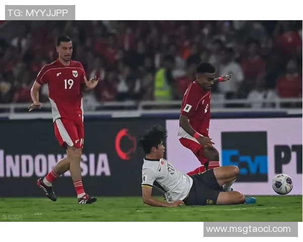 足球明星韧带撕裂瞬间曝光引发球迷热议与关注