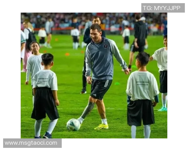 足球明星近期中国行活动精彩纷呈引发球迷热烈追捧与关注